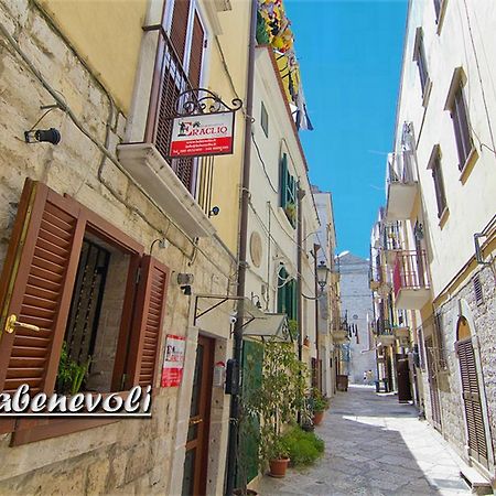 B&B Eraclio Suite Barletta Bagian luar foto