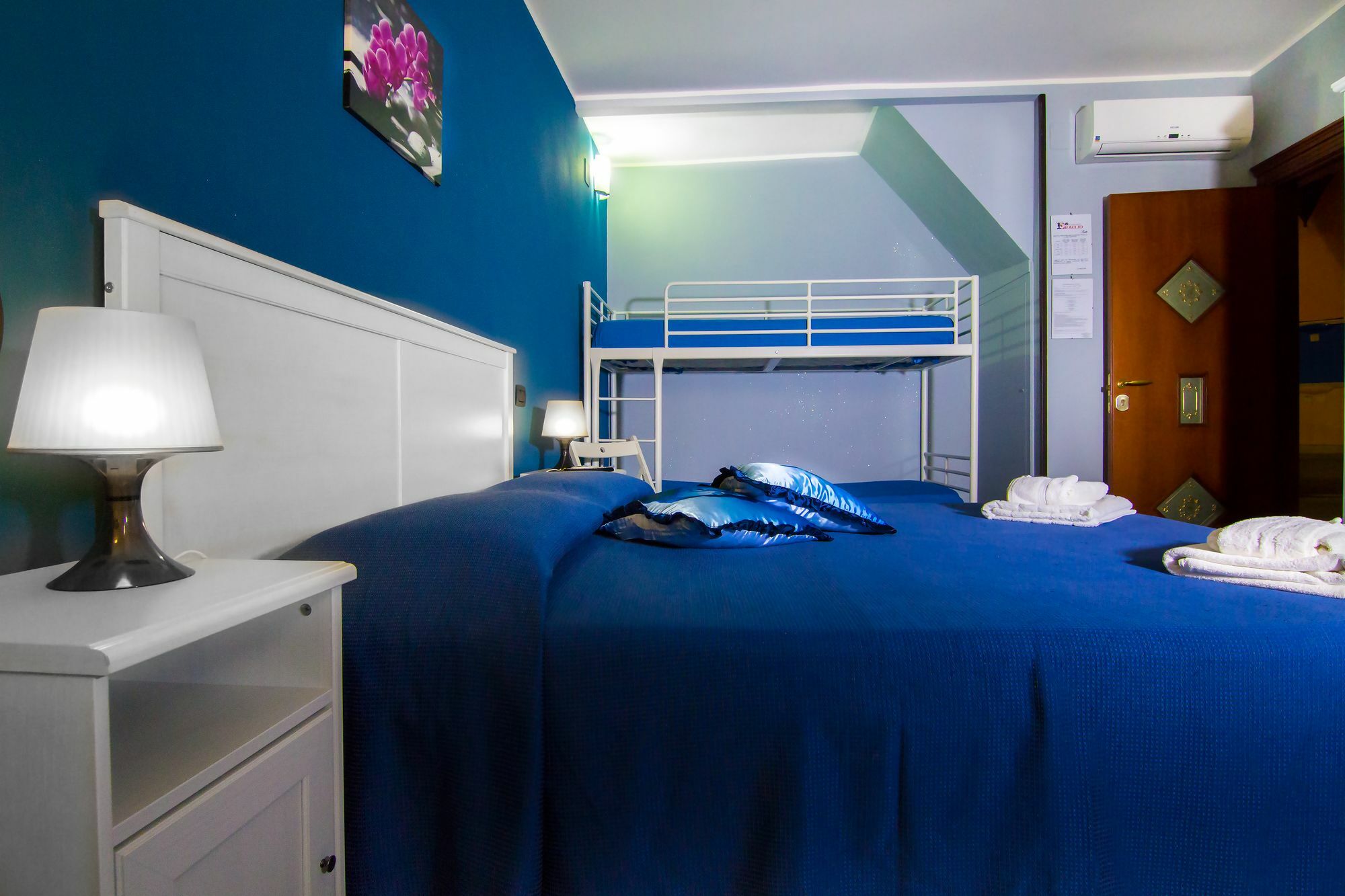 B&B Eraclio Suite Barletta Bagian luar foto