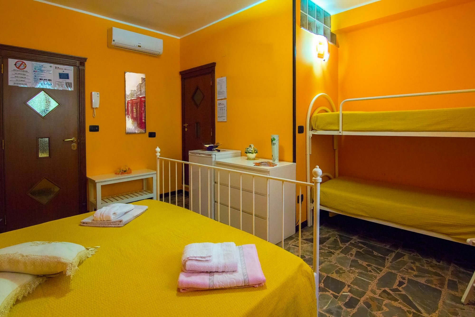 B&B Eraclio Suite Barletta Bagian luar foto