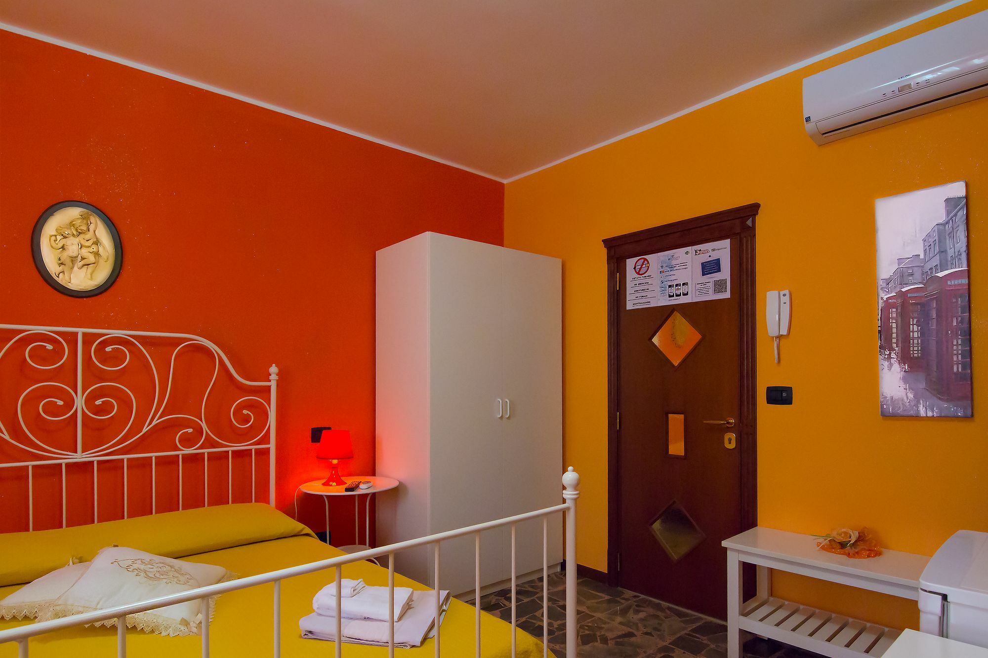 B&B Eraclio Suite Barletta Bagian luar foto