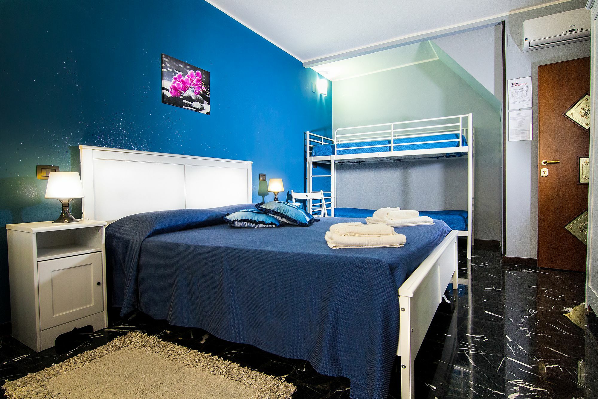 B&B Eraclio Suite Barletta Bagian luar foto